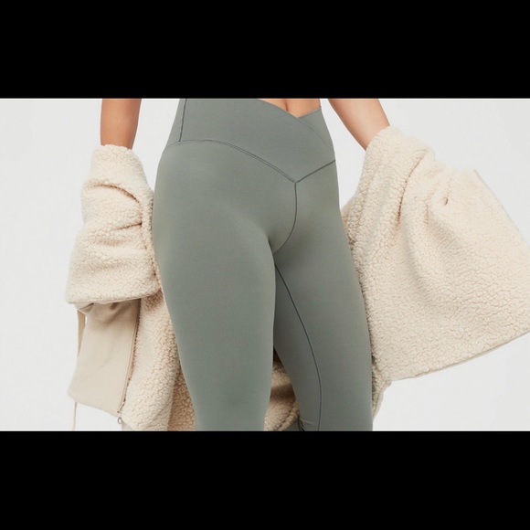 AERIE CROSSOVER LEGGINGS! - Picture 4 of 4